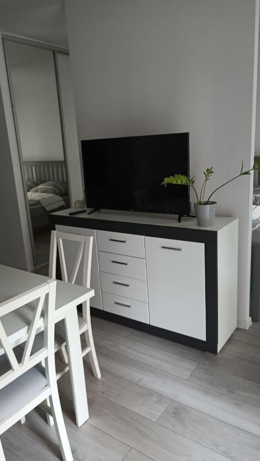 Apartment Z Ogrodkiem Na Warszawskiej Woli Varşova Dış mekan fotoğraf