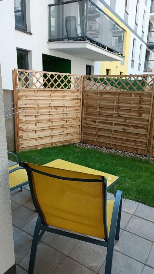 Apartment Z Ogrodkiem Na Warszawskiej Woli Varşova Dış mekan fotoğraf