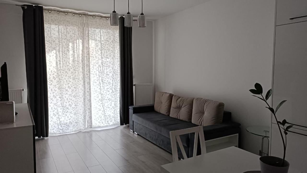 Apartment Z Ogrodkiem Na Warszawskiej Woli Varşova Dış mekan fotoğraf