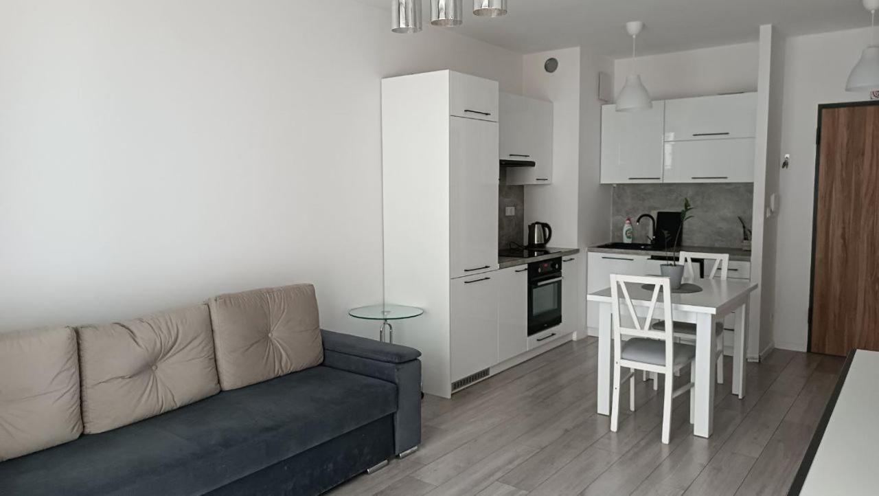 Apartment Z Ogrodkiem Na Warszawskiej Woli Varşova Dış mekan fotoğraf