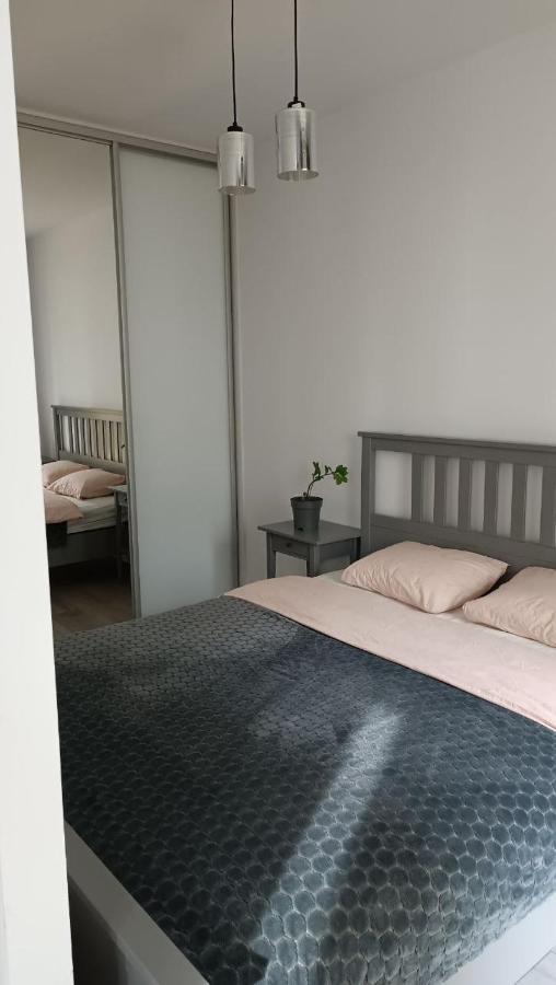Apartment Z Ogrodkiem Na Warszawskiej Woli Varşova Dış mekan fotoğraf