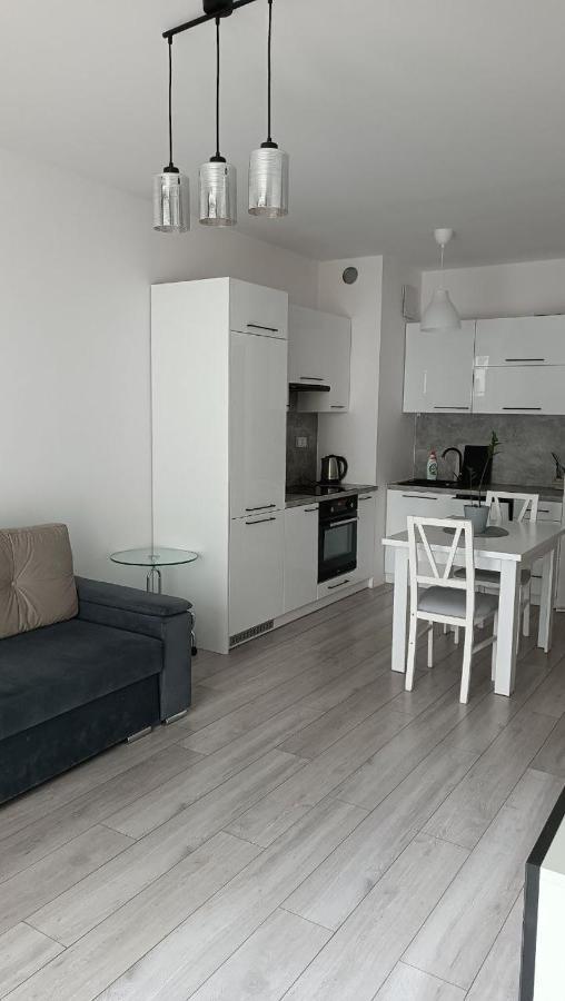Apartment Z Ogrodkiem Na Warszawskiej Woli Varşova Dış mekan fotoğraf