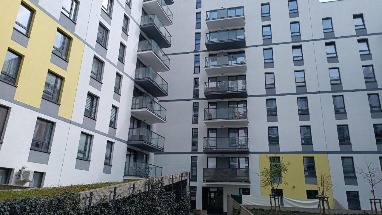 Apartment Z Ogrodkiem Na Warszawskiej Woli Varşova Dış mekan fotoğraf